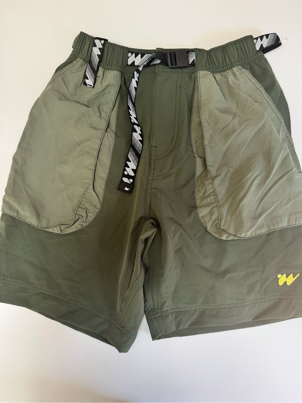 NWOT! Without Walls Mens Utility Hiking Camping Shorts  Size Medium Green 9”